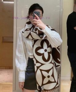 New scarf 🧣 It's so beautiful. LV big Fried Dough Twists also has a new style LV scarf with n127em28