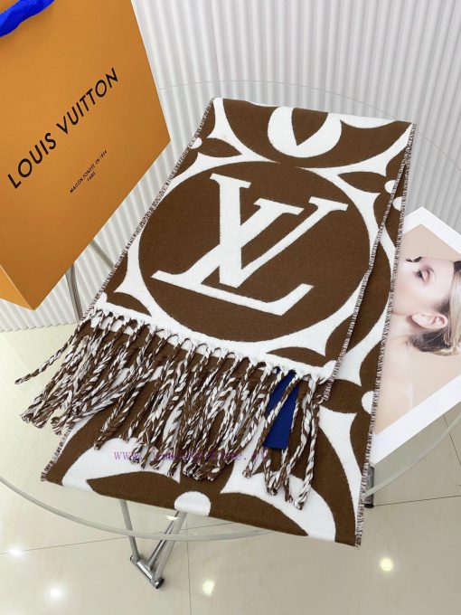 New scarf 🧣 It's so beautiful. LV big Fried Dough Twists also has a new style LV scarf with n127em28 - Image 6