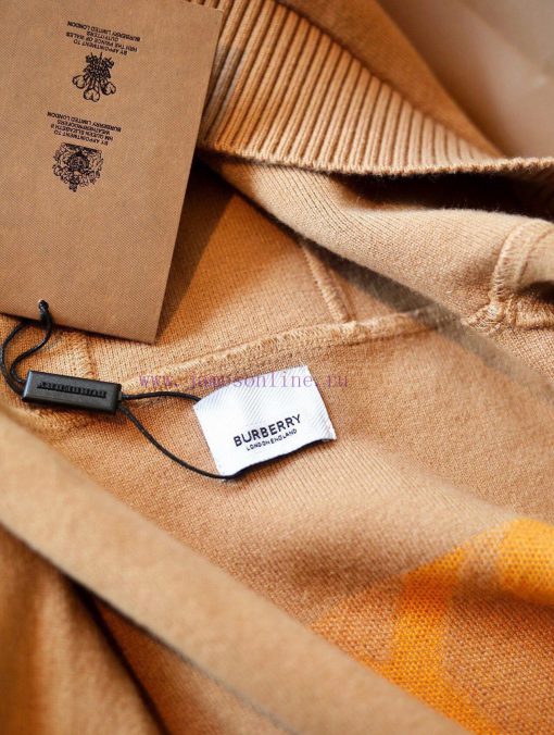 Burberry's new Horseferry cashmere blend jacquard hooded cape is made of a blend of cashmered99ybe9i - Image 8