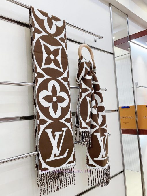 New scarf 🧣 It's so beautiful. LV big Fried Dough Twists also has a new style LV scarf with n127em28 - Image 9