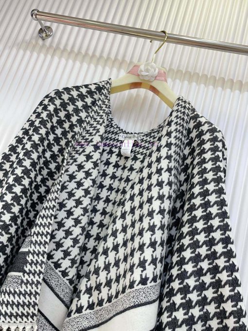 The Thousand Bird Grid Jacquard Logo Printed Cloak Material is 100% Kashmir Imported Cashmer4utme90p - Image 7