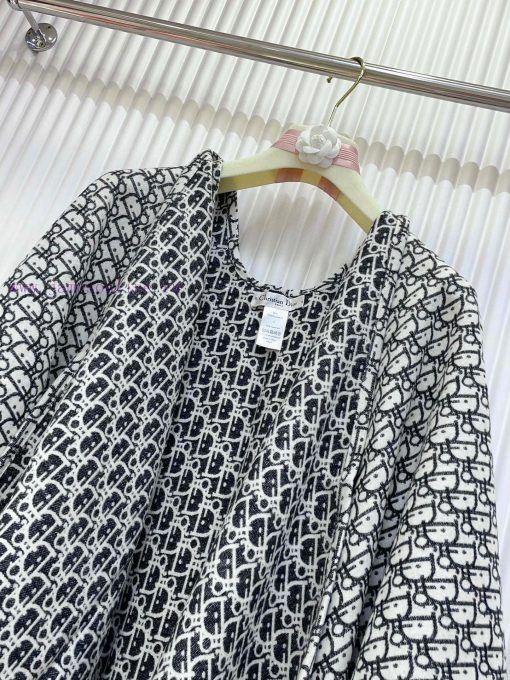 CD Jacquard Logo Printed Cloak Material 57% Kashmir Imported Cashmere 43% Wool Fabric Size 17xrdcus7 - Image 5