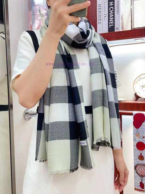 Green and green synchronized official website, Burberry's fashionable sentiment, daily fashiek7zynh6