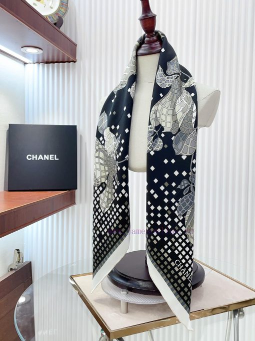 Elegant and sophisticated, Chanel's new elegant camellias are truly delightful. They are culdzrdb9l0 - Image 8