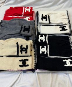 Chanel Three Piece Wool Set Hat Classic Set Hat Glove Hat Scarf Warm and Super Comfortable~Wh5raiwm0