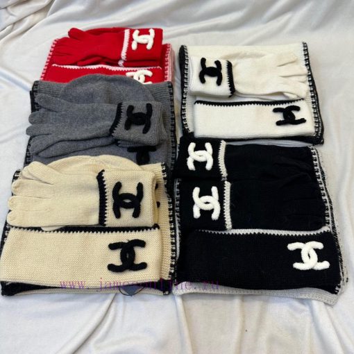 Chanel Three Piece Wool Set Hat Classic Set Hat Glove Hat Scarf Warm and Super Comfortable~Wh5raiwm0