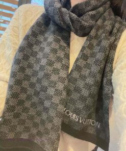 Rare high-end men's clothing, family benefits LV embroidery 🪡 A very nice men's scarf~I lovexvqtbqq6