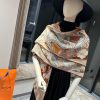 Sincere praise for this Malles Merveilleuruses cashmere square scarf, which interprets the insu6at3v