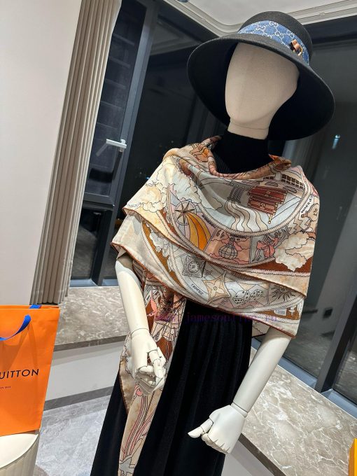 Sincere praise for this Malles Merveilleuruses cashmere square scarf, which interprets the insu6at3v