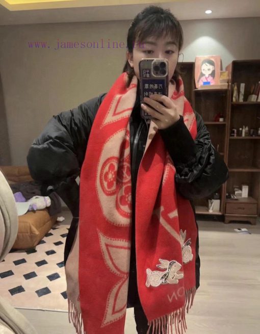 The Louis Vuitton channel is offering rabbit stickers and large scarves. The best looking an4gnsx5ff - Image 7