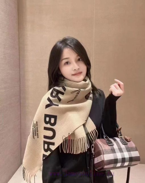 Burberry dual sided label printed cashmere scarf 🧣 Italian made scarf, made of soft cashmerehysixef0 - Image 2