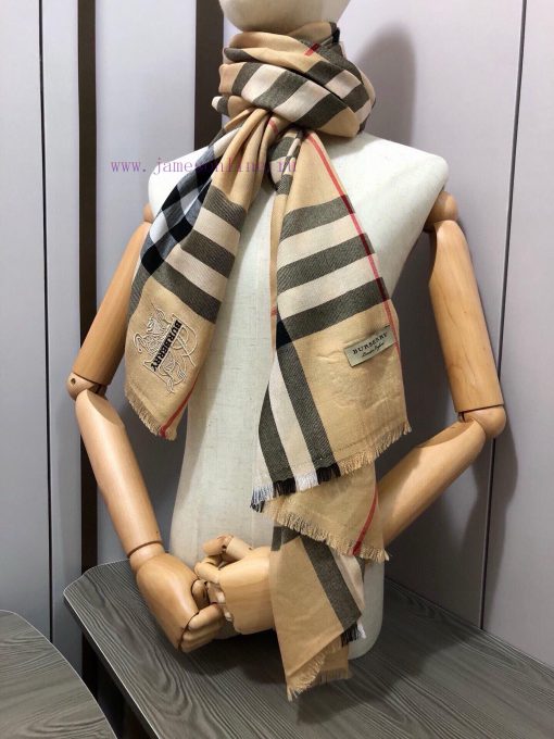 The classic style that has been popular for N years, trendy people have several Burberry scamb8a2jfe - Image 9