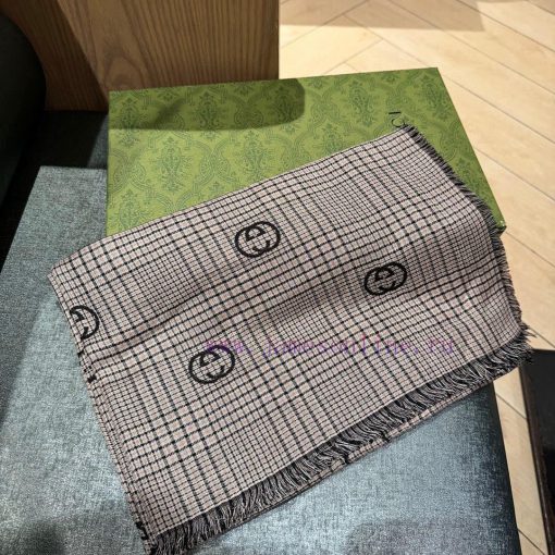 The G family GG jacquard shawl is extremely dazzling, a must-have for goddesses. The actual 1bxso7qv - Image 2