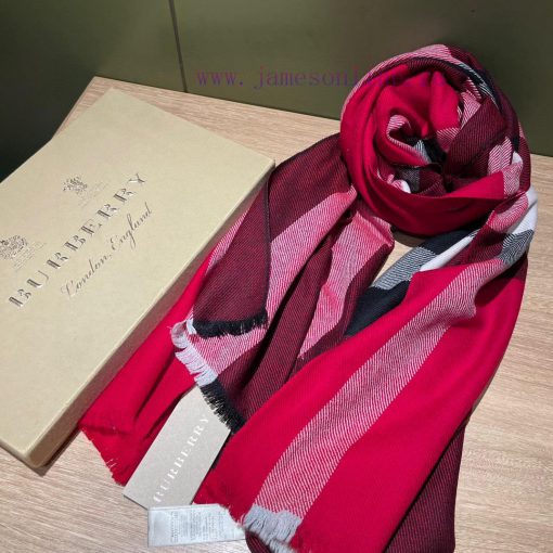 Burberry's exquisite embroidery with three complete labels is absolutely amazing. This neutrnte3frdz - Image 6