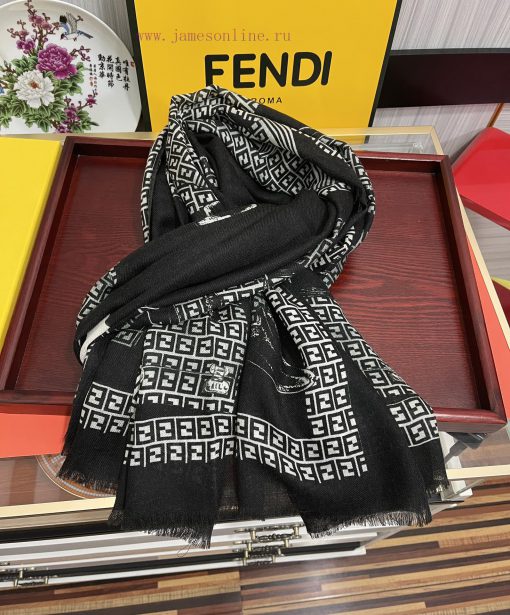 It's so beautiful. The 2024 F home printed long scarf is a very easy to match item for daily8k74z3ff - Image 5