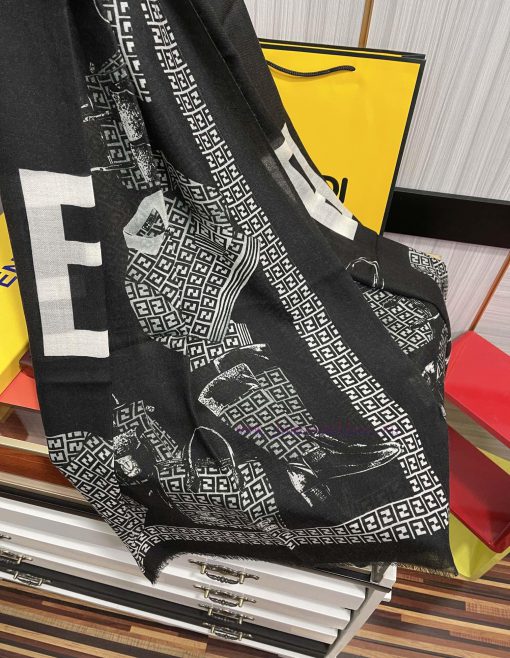 It's so beautiful. The 2024 F home printed long scarf is a very easy to match item for daily8k74z3ff - Image 7