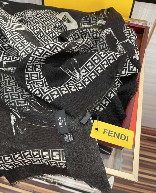 It's so beautiful. The 2024 F home printed long scarf is a very easy to match item for daily8k74z3ff - Image 8