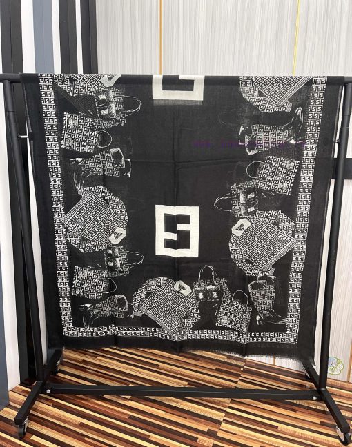 It's so beautiful. The 2024 F home printed long scarf is a very easy to match item for daily8k74z3ff - Image 9