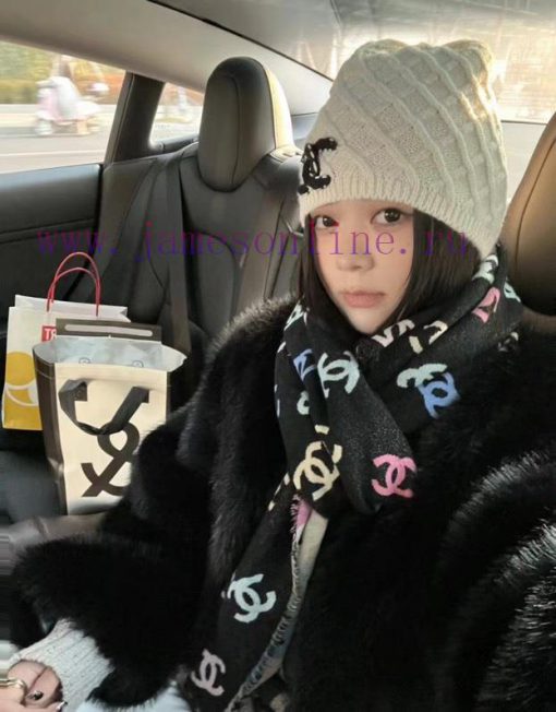 Ouyang Nana's Chanel 24C Rainbow Full Logo Scarf, Don't Miss the [Color] that You Love at a pl763jja