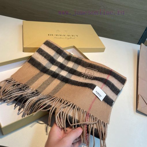 Burberry's new gold thread is a super versatile and high-quality product that is absolutely e1xmdc86 - Image 3