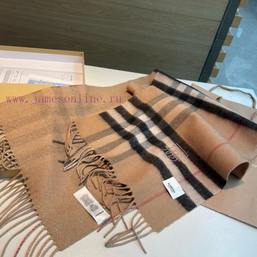 Burberry's new gold thread is a super versatile and high-quality product that is absolutely e1xmdc86 - Image 8