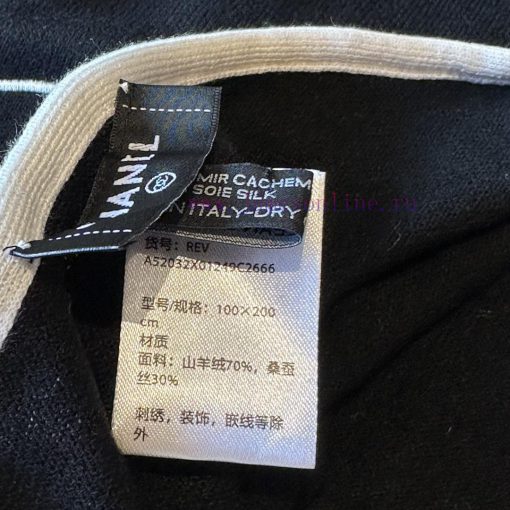 The classic Double C series, synonymous with women's elegance, is made of 70% cashmere and 3yqzcd13d - Image 5