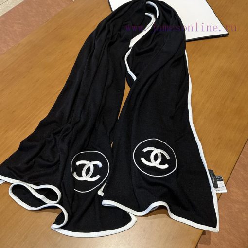 The classic Double C series, synonymous with women's elegance, is made of 70% cashmere and 3yqzcd13d - Image 10