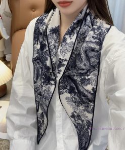 This Dior Diamond scarf highlights the Sauvage print and reinterprets the classic pattern wii575b48h