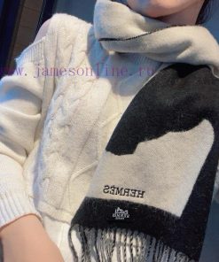 Herm è s bestseller to H compact cashmere scarf made of 100% cashmereJunma incorporates the 0r3u8l20