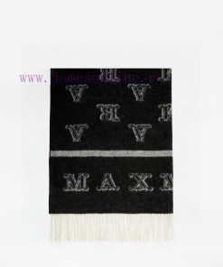 This scarf from M family is made of cashmere fabric and adorned with the iconic MonogramPattfpi7218o