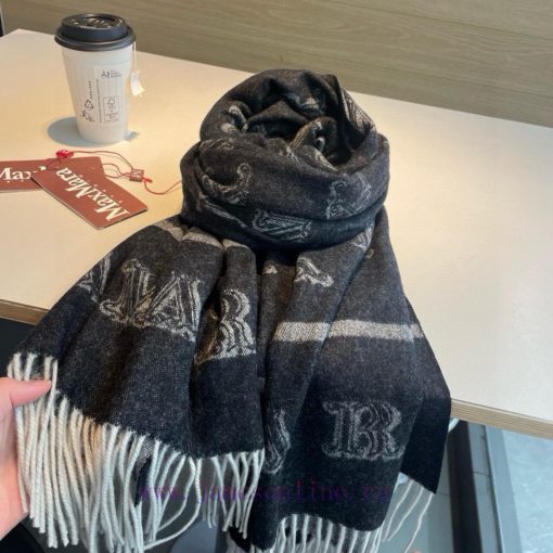 This scarf from M family is made of cashmere fabric and adorned with the iconic MonogramPattfpi7218o - Image 9