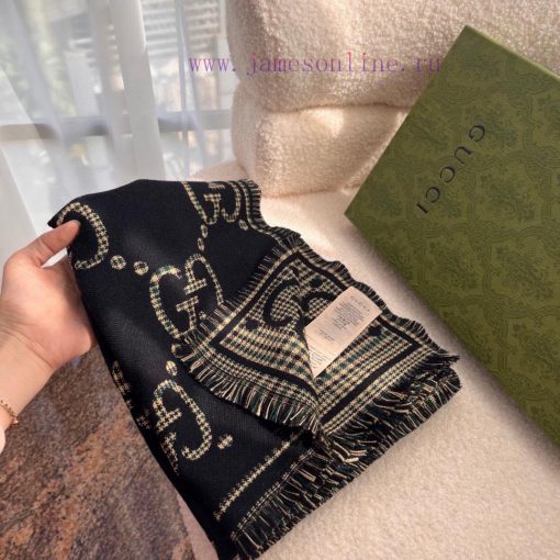 The classic GG pattern is one of the iconic elements used by the brand since the 1930s, and cuw7mxf0 - Image 5
