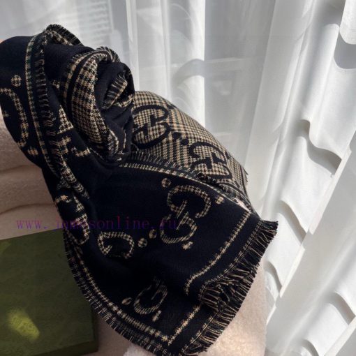 The classic GG pattern is one of the iconic elements used by the brand since the 1930s, and cuw7mxf0 - Image 9