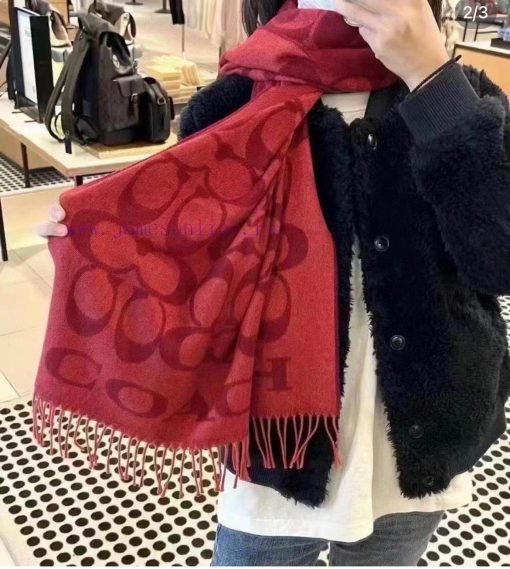 Classic 5 ⃣ The COACH classic Coach shawl is so beautiful, not only in terms of appearance bxsl2xxkn - Image 3