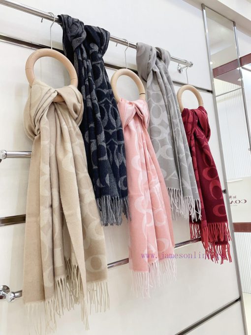 Classic 5 ⃣ The COACH classic Coach shawl is so beautiful, not only in terms of appearance bxsl2xxkn - Image 4