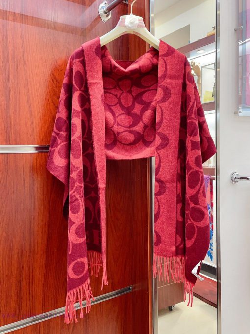 Classic 5 ⃣ The COACH classic Coach shawl is so beautiful, not only in terms of appearance bxsl2xxkn - Image 5