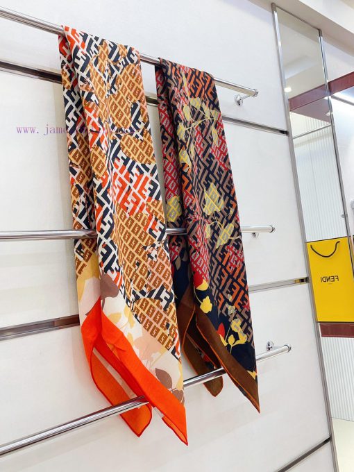 FENDI's latest flagship FF polka dot flower 140 silk cashmere square scarf is very easy to mjw0ooue4 - Image 3