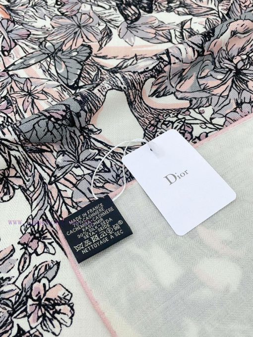 Dior's latest flagship butterfly 🦋 Flower 140 is a very easy to match item for both vacationeicoautf - Image 10