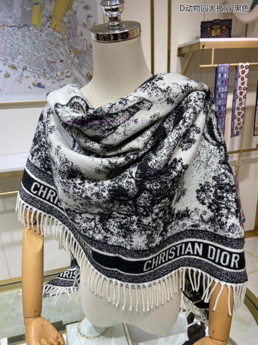 Dior's latest popular shawl, the D Zoo shawl, believe me, it is truly a warm big sheep with po384wa7 - Image 7