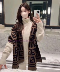 Top quality original Fendi FENDI2021 size 180 * 35cm material 95% wool 5% silk rectangular briedkm54