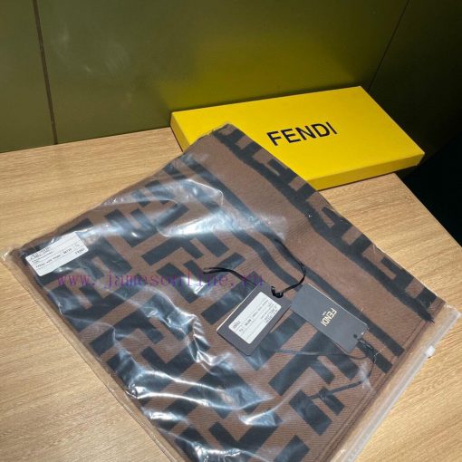 Top quality original Fendi FENDI2021 size 180 * 35cm material 95% wool 5% silk rectangular briedkm54 - Image 4