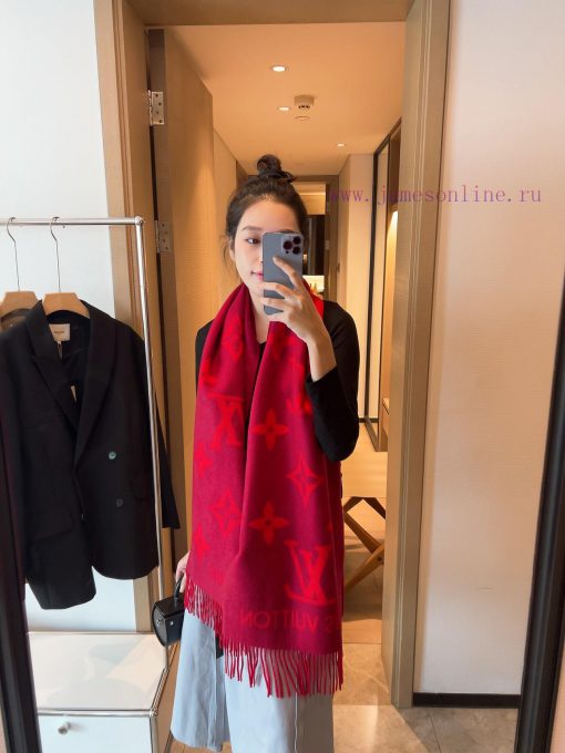 Star Huo Siyan and Li Xiaolu are wearing the same Louis Vuitton high-end rabbit fur scarf shwt48zcwb - Image 4