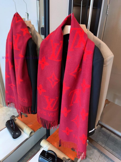 Star Huo Siyan and Li Xiaolu are wearing the same Louis Vuitton high-end rabbit fur scarf shwt48zcwb - Image 5