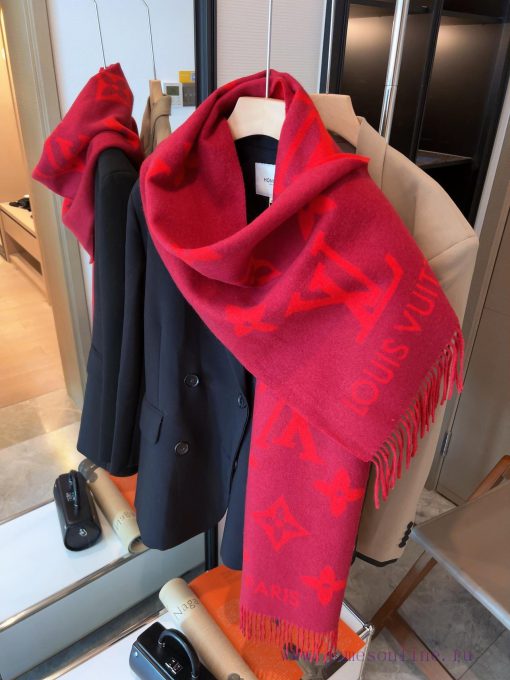 Star Huo Siyan and Li Xiaolu are wearing the same Louis Vuitton high-end rabbit fur scarf shwt48zcwb - Image 6