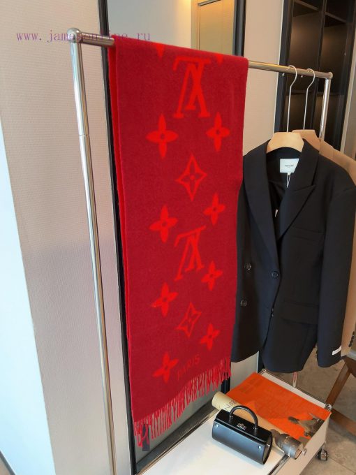 Star Huo Siyan and Li Xiaolu are wearing the same Louis Vuitton high-end rabbit fur scarf shwt48zcwb - Image 9