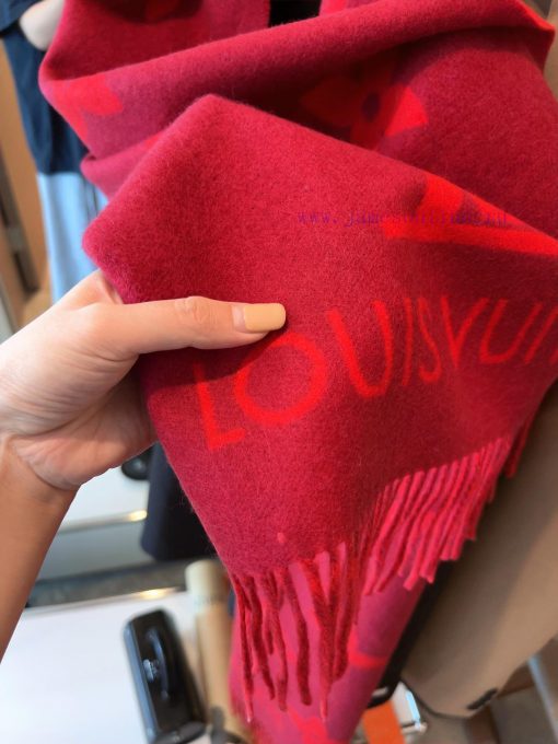 Star Huo Siyan and Li Xiaolu are wearing the same Louis Vuitton high-end rabbit fur scarf shwt48zcwb - Image 10