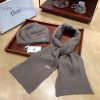 Dior set is made of high-quality cashmere material, which is of excellent quality. It is warbr8mhjum