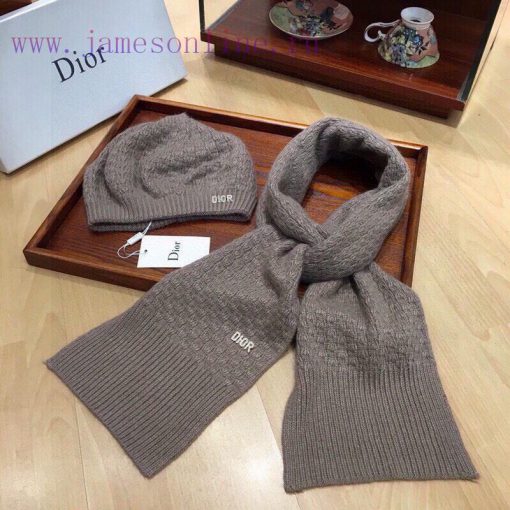 Dior set is made of high-quality cashmere material, which is of excellent quality. It is warbr8mhjum