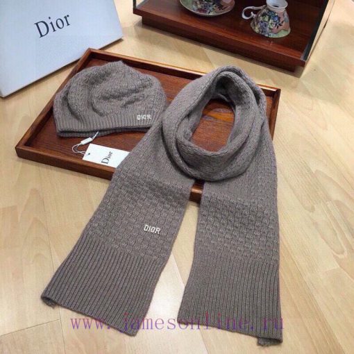 Dior set is made of high-quality cashmere material, which is of excellent quality. It is warbr8mhjum - Image 3