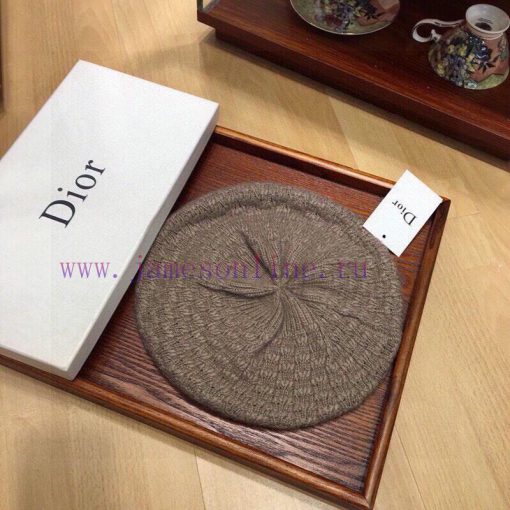 Dior set is made of high-quality cashmere material, which is of excellent quality. It is warbr8mhjum - Image 4